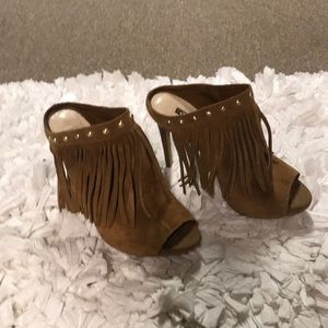 Suede fringe slides